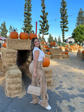 Load image into Gallery viewer, Brielle Cargos - Khaki
