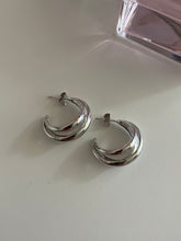 Load image into Gallery viewer, Sonia Earrings - Silver
