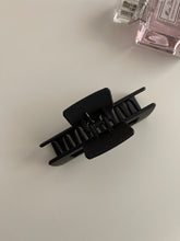 Load image into Gallery viewer, Black Claw Clip
