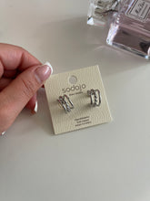 Load image into Gallery viewer, Pretty Girl Earrings
