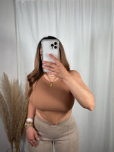 Load image into Gallery viewer, Vicky Crop Top - Caramel
